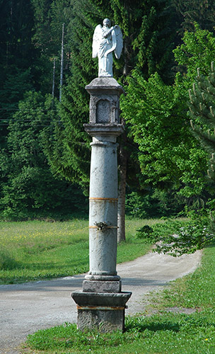 Camporosso foto 4: el ángel y la columna