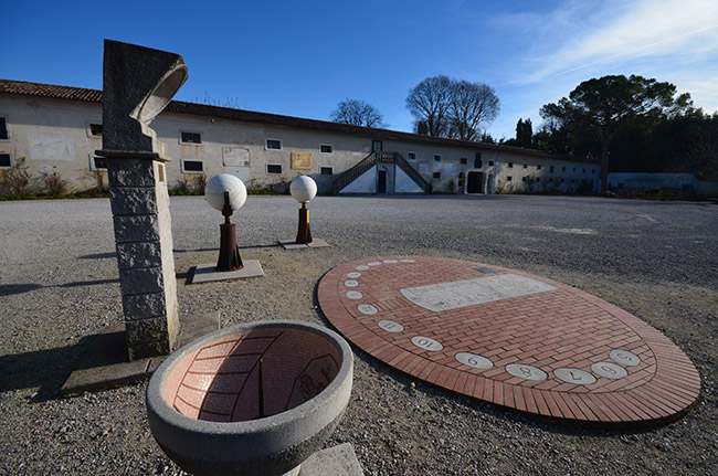 Aiello del Friuli foto 4: the courtyard of sundials