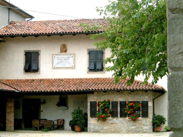 Lonzano foto 1: Zorutti farmhouse