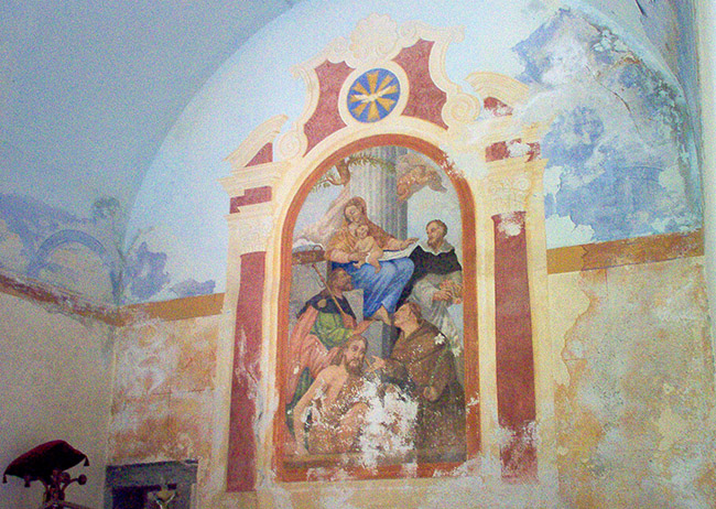 Lonzano foto 4: frescoes inside the church