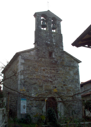 Albana foto 3: die Kirche auf der Anhöhe