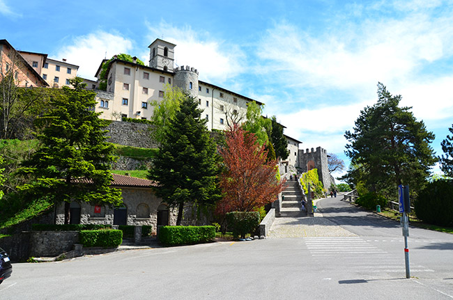 Castelmonte foto 2: il complesso architettonico