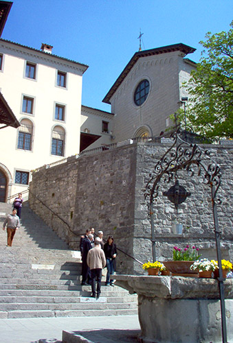 Castelmonte foto 4: die Treppe