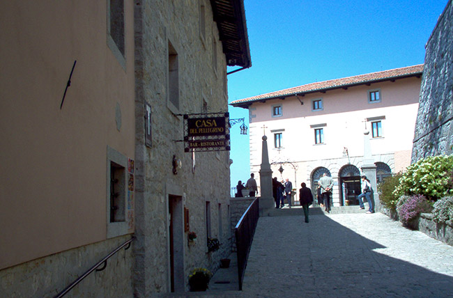 Castelmonte foto 2: il borgo