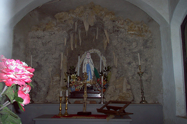 Tamoris foto 2: estatua de la Virgen