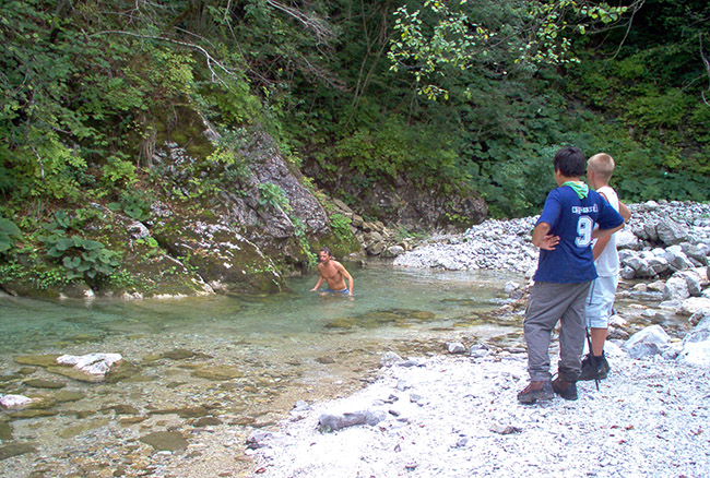 Montemaggiore foto 3: baño en el río