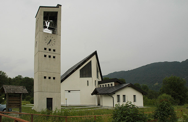 Lischiazze foto 4: a church
