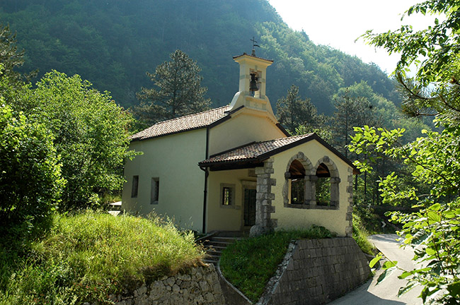 Raccolana foto 1: die kleine Kirche