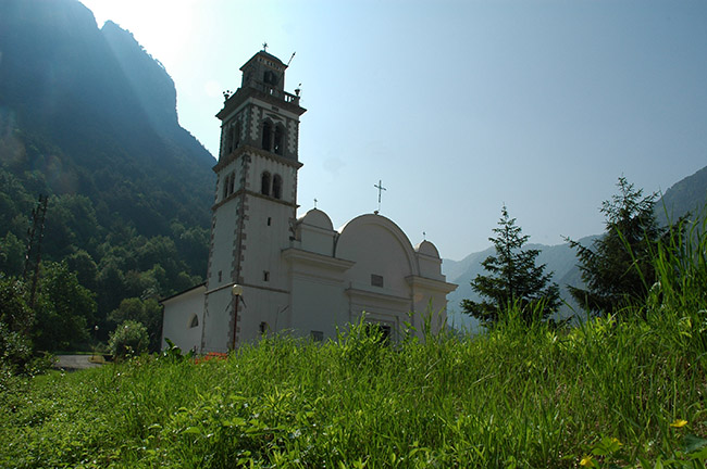 Raccolana foto 3: la iglesia