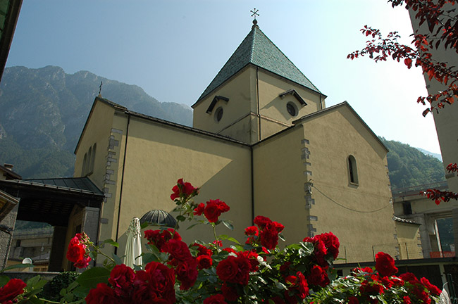 Dogna foto 1: la chiesa