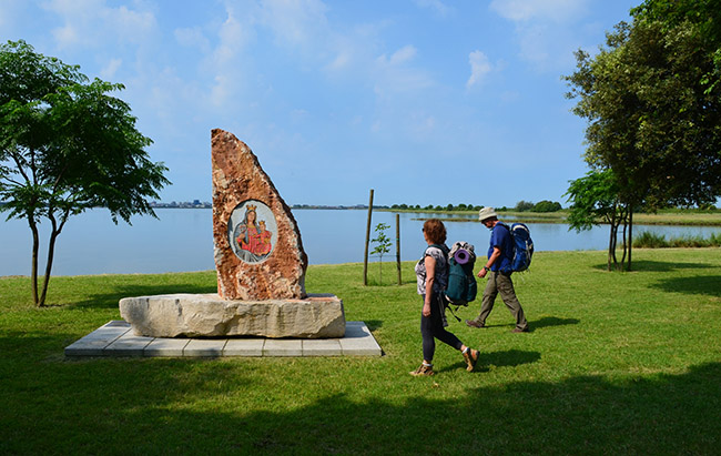 Isla de Barbana foto 4: il momumento del Cammino Celeste