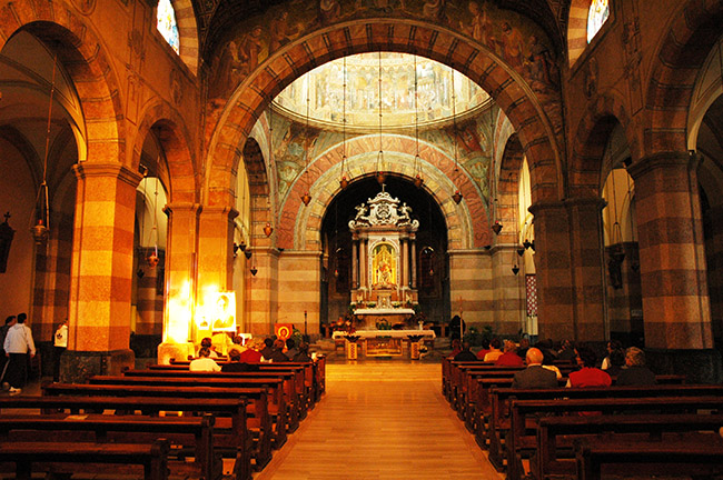 Isola di Barbana foto 7: le navate del Santuario