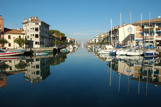 Grado foto 1: il porto e i pescherecci