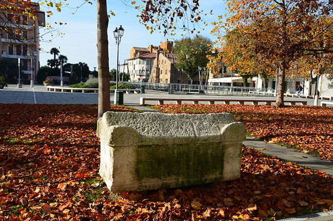 Grado foto 8: archeologia in Piazza Marin