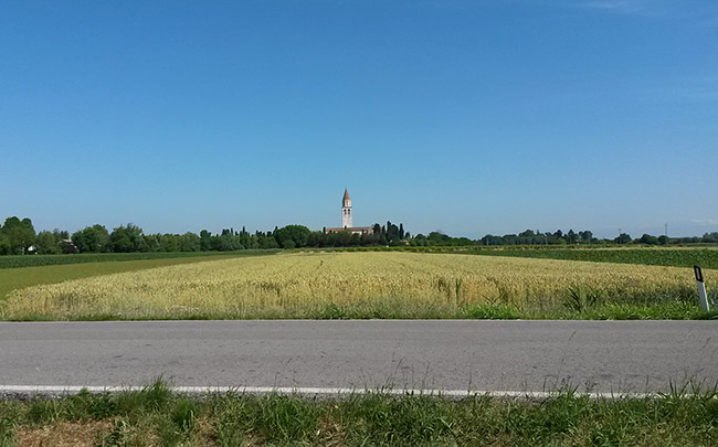 Aquileia foto 1: campanile e campagna