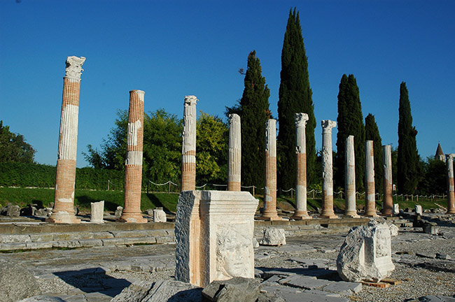 Aquileia foto 3: il Foro e reperti lapidei